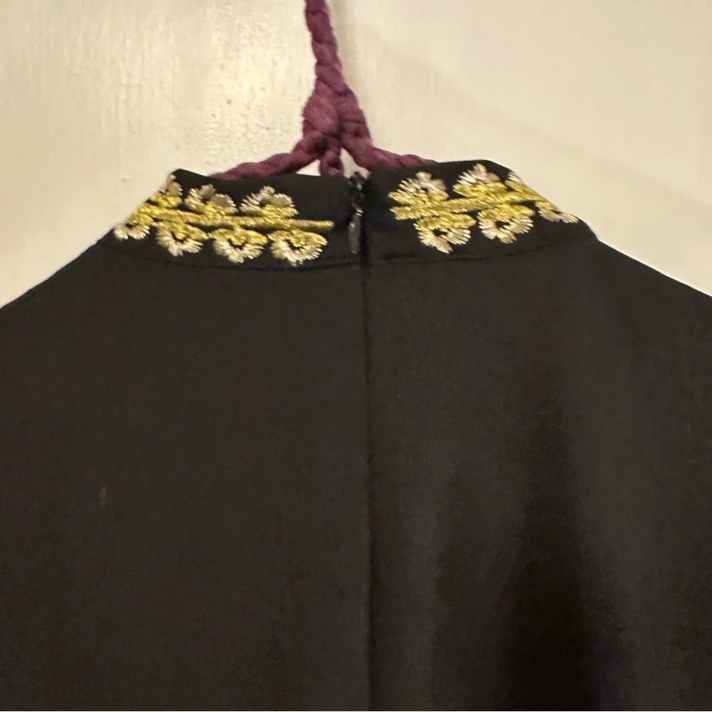 Elegant Black and Gold Long Sleeve Dress - Picture 6 of 10